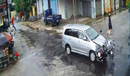 Video: Cận cảnh cú tông xe hất văng nam thanh niên gây tử vong tại chỗ