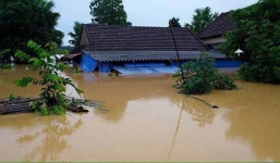 Thanh Hóa: Ảnh hưởng bão Sơn Tinh, hàng trăm ngôi nhà chìm trong biển nước