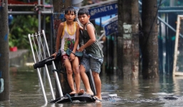 24h qua ảnh: Bão Sơn Tinh gây ngập lụt ở Philippines