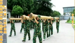 Bị công ty bắt đi cắm trại kiêm huấn luyện gian khổ, 11 công nhân nhập viện vì nước tiểu chuyển sang màu nâu