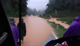 35 người đi hái măng ở Nghệ An bị nước lũ cô lập, chưa thể về nhà