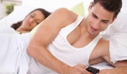 Chồng thường xuyên vào ứng dụng hẹn hò tán gái, còn nhắn tin muốn có con với bạn gái từ năm 14 tuổi, mẹ bầu hỏi có nên ly hôn?