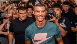 Ronaldo gây náo loạn ở Trung Quốc, một fan nhí khóc ngất