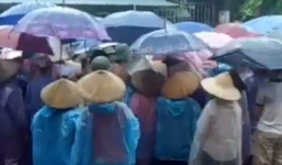 Quảng Ninh: 200 người dân kéo đến trụ sở UBND xã để đòi người