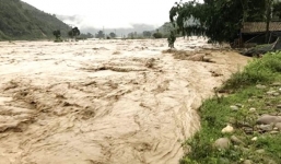 Yên Bái: Phó Bí thư xã cứu bé trai bị lũ cuốn tử vong