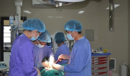 Cấp cứu một nam thanh niên vừa ngủ dậy thì gẫy dương vật