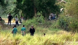 2 kẻ nghi dùng dao khống chế tài xế, cướp taxi bỗng biến mất trước sự bao vây của cả trăm cảnh sát