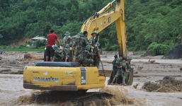 Cả trăm nghìn khối đất đá đổ xuống san phẳng khu vực nhà máy thủy điện ở Yên Bái