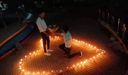 Chuyện thật như đùa chỉ vì lỡ tán tỉnh tình địch cho... bõ ghét, mà sau này phải cầu hôn luôn tình địch