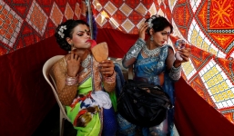 Ấn Độ thuê người chuyển giới làm bảo vệ nhà tình thương dành cho phái yếu