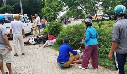 Chạy trốn CSGT, 2 cô gái phóng Exciter đâm người đi bộ lăn nhiều vòng trên đường