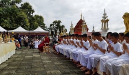 Đội bóng nhí Thái Lan bắt đầu nghi lễ đi tu sau khi được giải cứu