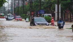 Dự báo thời tiết 24/7: Áp thấp tiến sát biên giới Việt - Trung, miền Bắc  mưa lớn