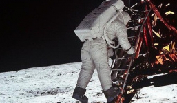 Ai là người quay/chụp lại khoảnh khắc Neil Armstrong trở thành người đầu tiên đặt chân lên Mặt Trăng?