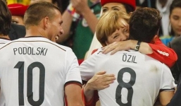 Thủ tướng Đức gây bất ngờ với tuyên bố sau tâm thư đầy cay đắng của Mesut Ozil