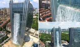 Chiêm ngưỡng thác nước khổng lồ đổ từ tòa nhà chọc trời xuống đất giữa lòng thành phố Trung Quốc
