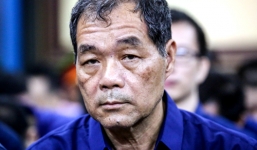 Ông Trầm Bê xuất hiện mệt mỏi, tiều tụy tại tòa