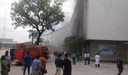 Trường Đại học Y Dược Huế bốc cháy, khói mù mịt cả dãy nhà