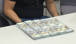 Nam hành khách Nhật Bản giấu 97.000 USD khi làm thủ tục xuất cảnh