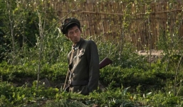 Ông Kim Jong-un lo giải quyết chuyện binh lính suy dinh dưỡng