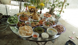 Làm mâm cơm cúng 'giỗ tổ thợ Hồ' trị giá 1 triệu, con dâu bị mẹ chồng mắng thẳng mặt chỉ biết phá tiền