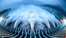 Trước lo ngại đại hồng thủy, TQ tuyên bố: Một phi đội B-2 mang siêu bom mới đánh sập được đập Tam Hiệp