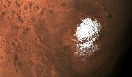 [TIN NÓNG] Phát hiện ra dấu vết của một hồ nước khổng lồ rộng 20 km dưới lớp băng trên Sao Hỏa