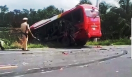 Tai nạn xe khách nghiêm trọng, ít nhất 9 người bị thương 