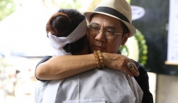 Thành Lộc lặng người bên linh cữu, chia sẻ chuyện xúc động về cố NSƯT Thanh Hoàng