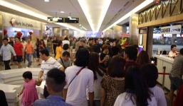 Lượng người Sài Gòn đổ về Landmark 81 ngày cuối tuần tăng đột biến, nhiều khu vực chật kín khách