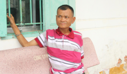 Tên trộm 'tốt bụng' phân phát 5 lượng vàng và tiền cho bạn bè và người lạ