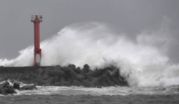 Vừa hết lũ lụt, Nhật Bản lại tiếp tục phải hứng chịu một trận bão lớn