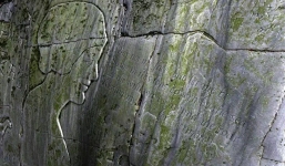 Sâu trong hang động ở bờ biển xinh đẹp nước Anh là chuyện tình đẹp nhưng đầy nỗi xót xa của đôi vợ chồng trẻ