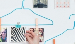 Không chỉ treo quần áo, mắc áo còn có những tác dụng vô cùng hữu ích như thế này