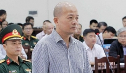 Nhiều lần đút bằng giả vào hồ sơ để thăng tiến, 'Út trọc' vẫn khai... không biết