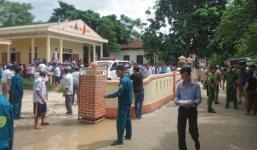 Xé lòng cảnh người nhà chú rể dỡ bỏ kèn hoa, rạp cưới để đặt 4 chiếc quan tài cạnh nhau trong ngày đại tang