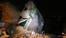 Sạt lở kinh hoàng, 5 ngôi nhà đổ sập xuống sông Đà: Bí thư thành ủy TP Hòa Bình lên tiếng