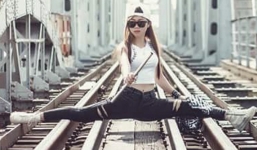 Cô gái Việt múa côn nhị khúc điêu luyện như Lý Tiểu Long