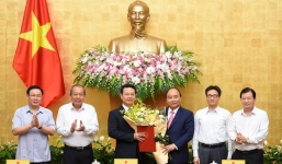 Thủ tướng trao Quyết định giao quyền Bộ trưởng Thông tin và Truyền thông
