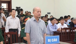 Út 'trọc' khai nhà nghèo khổ, học ít, chữ xấu nên nhờ người khác viết hộ lý lịch Đảng