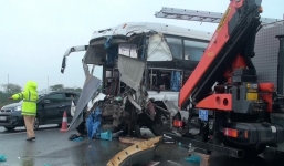 Dựng lại hiện trường vụ xe cứu hỏa đấu đầu xe khách trên cao tốc Pháp Vân – Cầu Giẽ