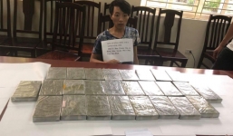 Nam thanh niên vác 26 bánh heroin trong bao tải dứa ra bến xe để đi tiêu thụ