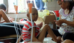 Phòng 301 viện ung bướu: Căn nhà thứ 2 của những đứa trẻ trọc đầu và những người mẹ không tên