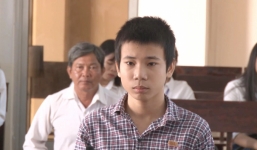 Thiếu niên 15 tuổi sát hại xe ôm cướp tài sản để trả nợ cho mẹ