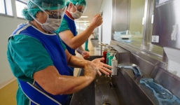 Cảnh báo: Vi khuẩn đang tự biến đổi để chống lại các dung dịch rửa và vệ sinh tay hàng ngày