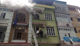 Cháy ngôi nhà 5 tầng sau tiếng nổ lớn ở Vạn Phúc – Hà Đông