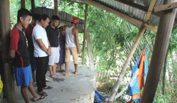 Khoảnh khắc chứng kiến sông 'nuốt chửng' bờ tường rào, người dân chạy khỏi nhà trong đêm