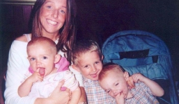 Cái chết oan của bà mẹ trẻ để lại 3 đứa con thơ và 13 năm không ngừng đấu tranh đi tìm công lý của những người ở lại