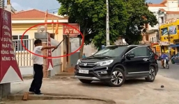 Nguyên nhân người đàn ông đập phá ô tô tiền tỷ trước trụ sở ngân hàng