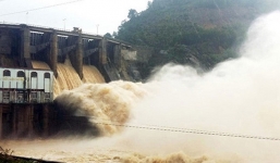 Hồ thuỷ điện Tuyên Quang, Hoà Bình, Sơn La liên tiếp xả lũ